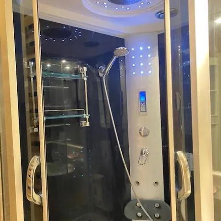 Comfy - Spacious Flat On The Kadikoey Seaside