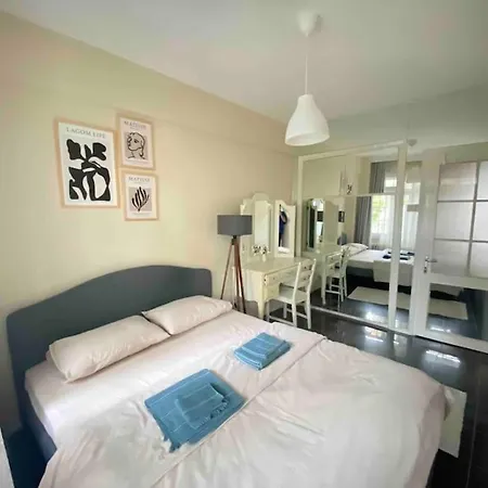 Comfy - Spacious Flat On The Kadikoey Seaside *