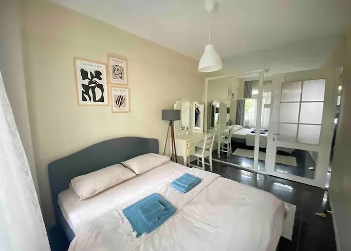 Comfy - Spacious Flat On The Kadikoey Seaside *