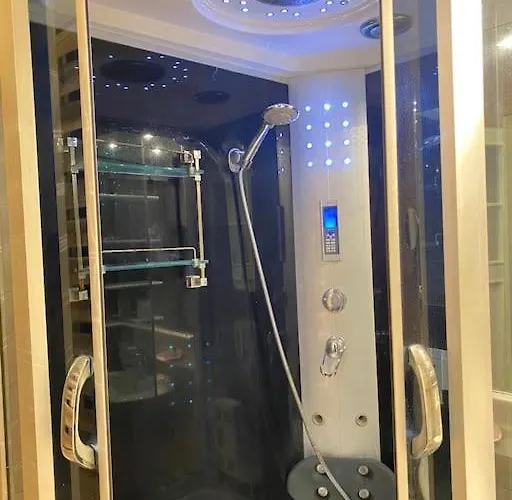 Comfy - Spacious Flat On The Kadikoey Seaside