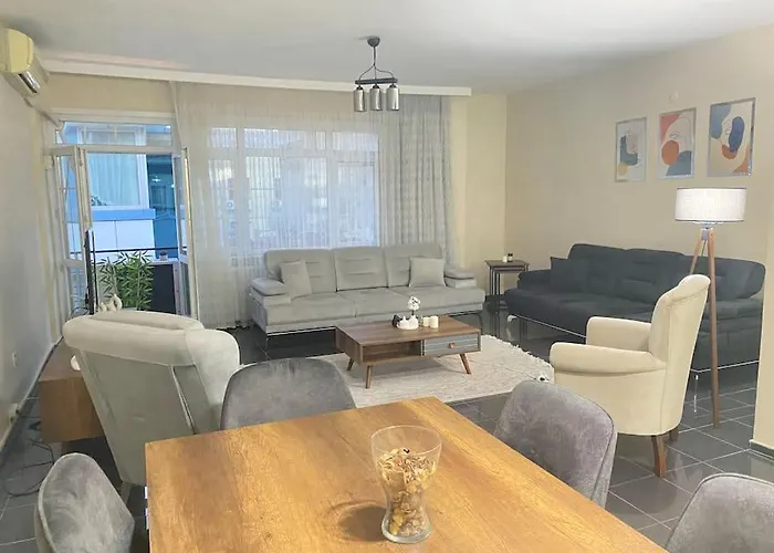 Comfy - Spacious Flat On The Kadikoey Seaside