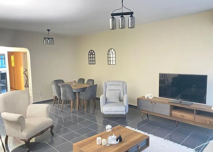 Comfy - Spacious Flat On The Kadikoey Seaside *