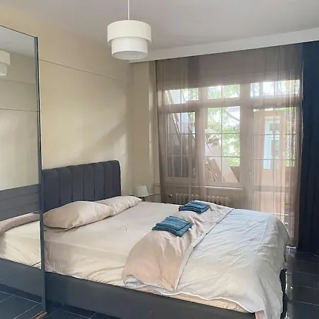 Comfy - Spacious Flat On The Kadikoey Seaside Stambuł