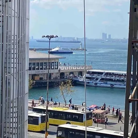 Comfy - Spacious Flat On The Kadikoey Seaside شقة